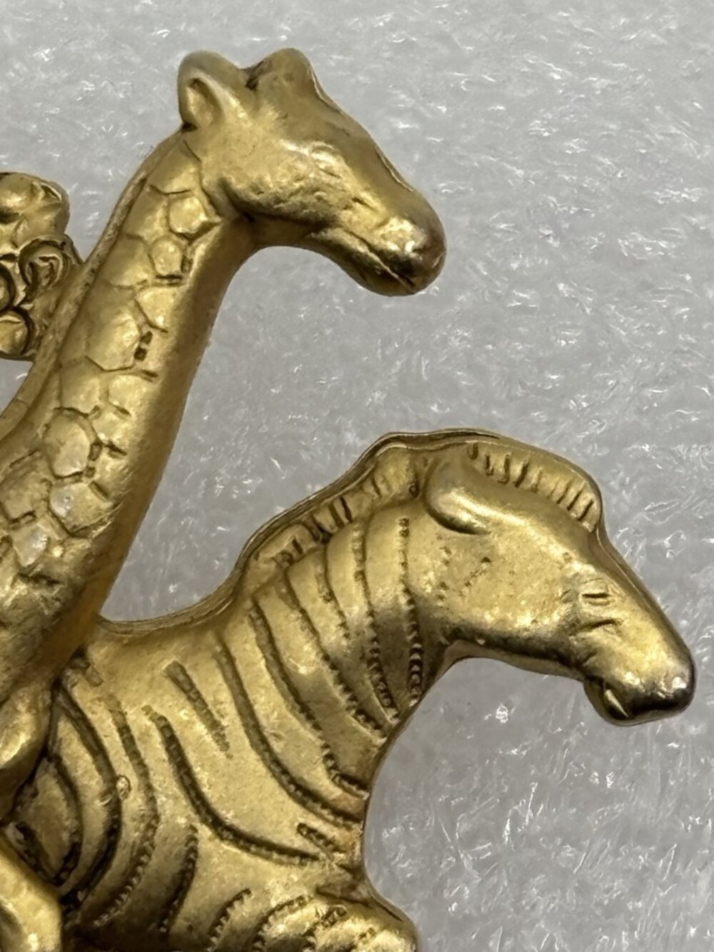 Vintage AJC Safari Stampede Brooch Pin 1970s or 80s Gold Tone Dimensional Signed - Picture 10 of 16